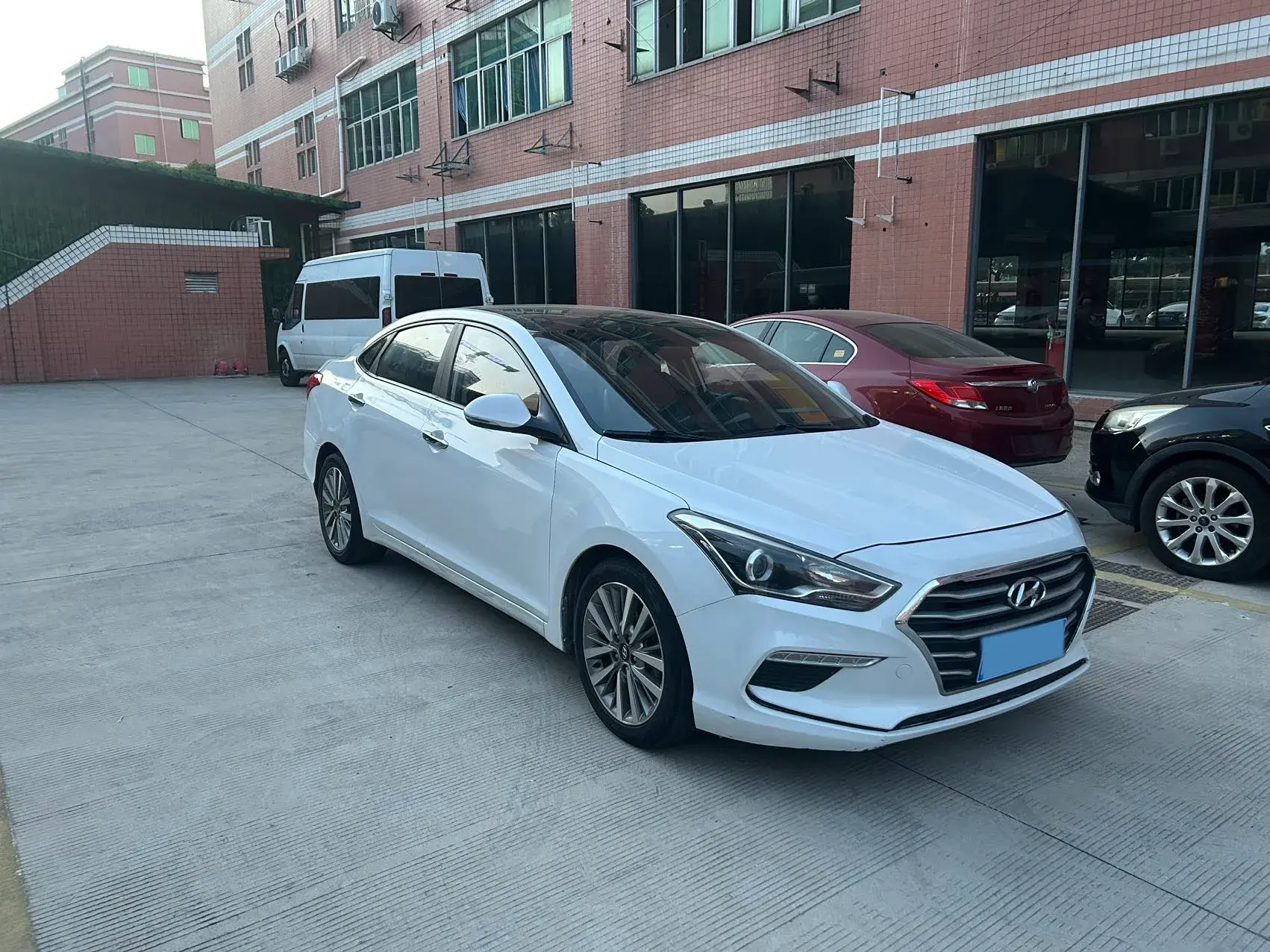 2017 HYUNDAI MISTRA thumbnail 2