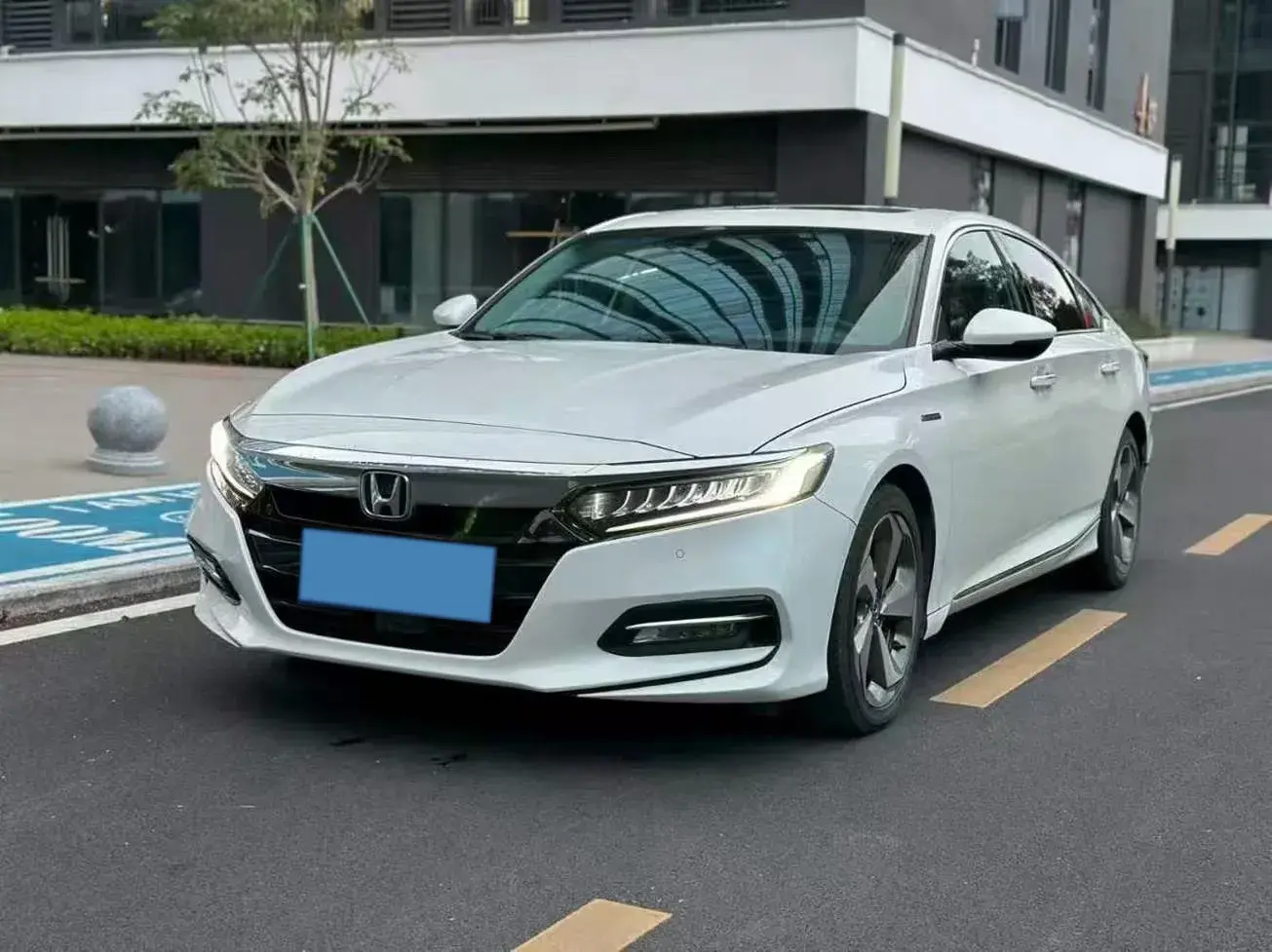 2018 HONDA ACCORD view 1