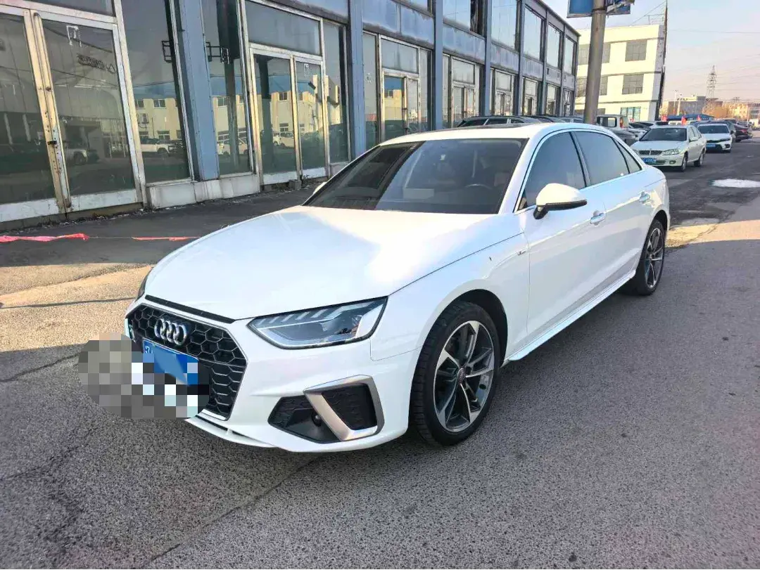 2022 Audi A4L 2.0T 190HP L4 7DCT