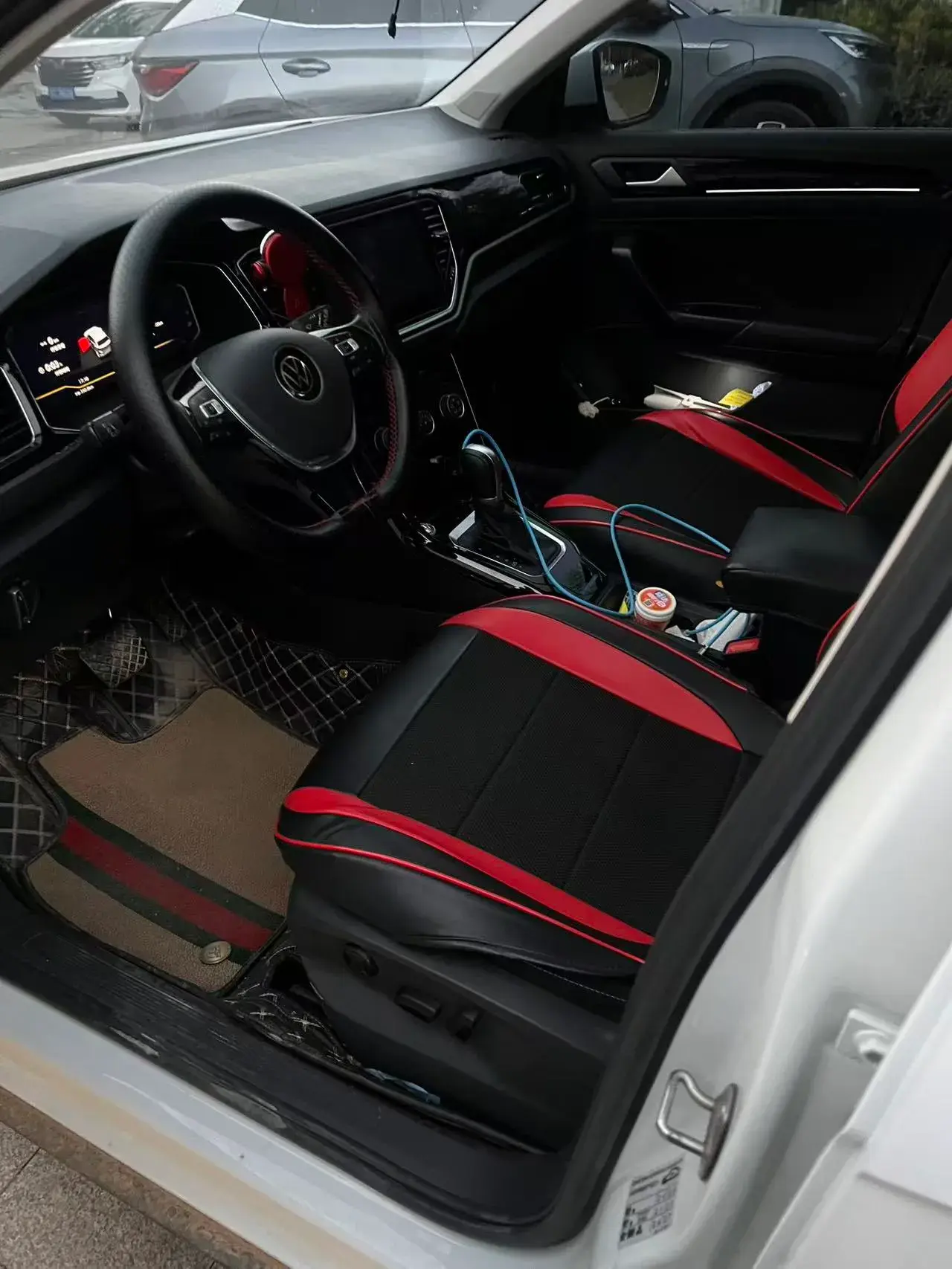 2022 VOLKSWAGEN T-ROC thumbnail 4