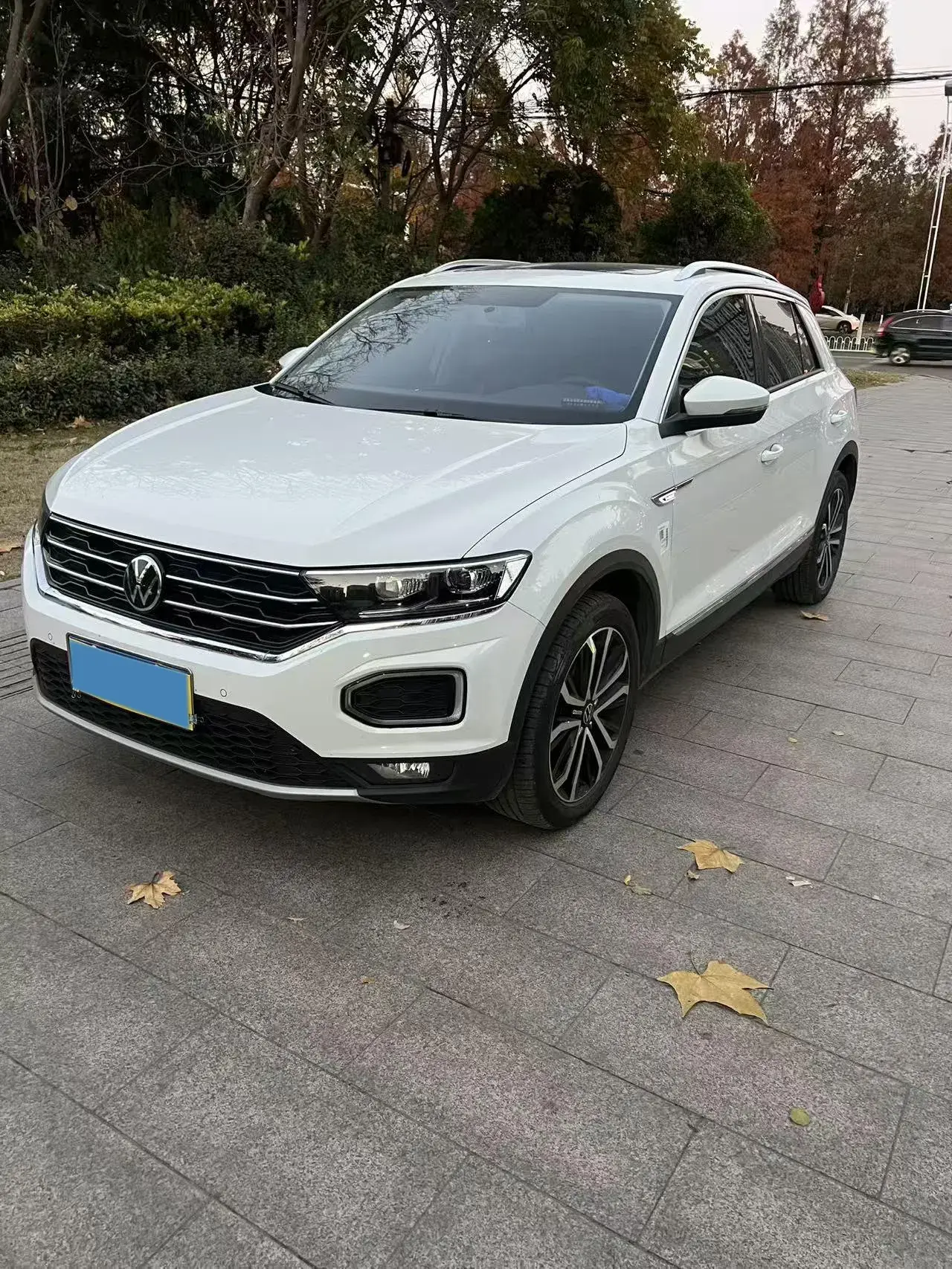 2022 VOLKSWAGEN T-ROC view 1