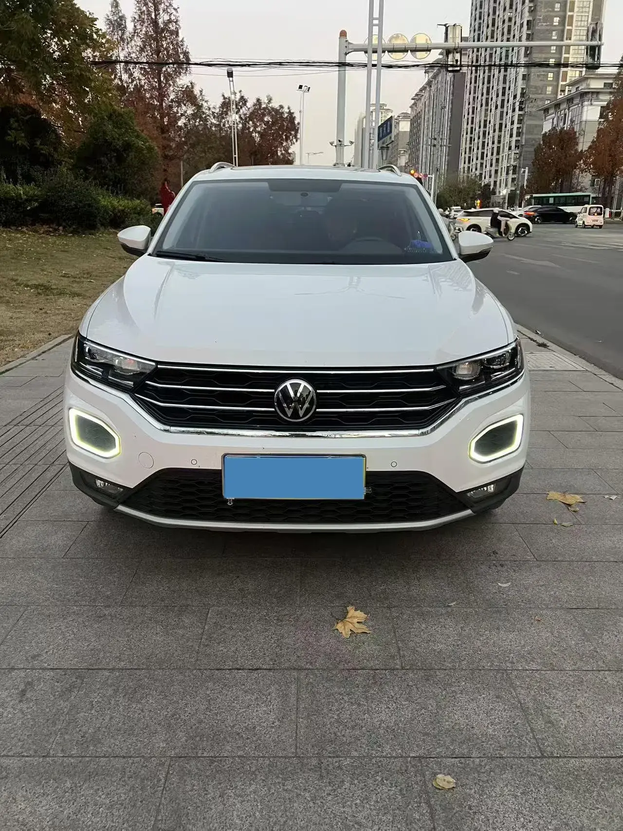 2022 VOLKSWAGEN T-ROC thumbnail 2