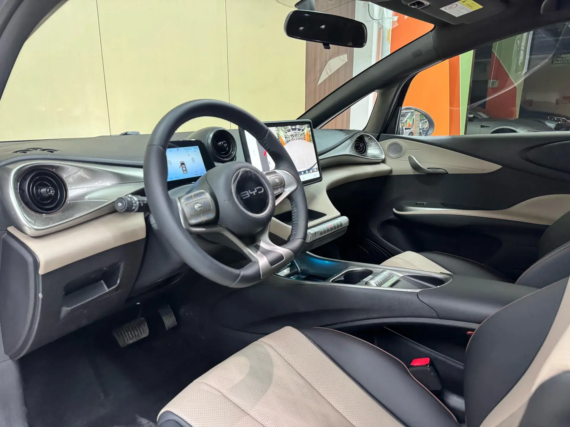 2025 BYD DOLPHIN thumbnail 4