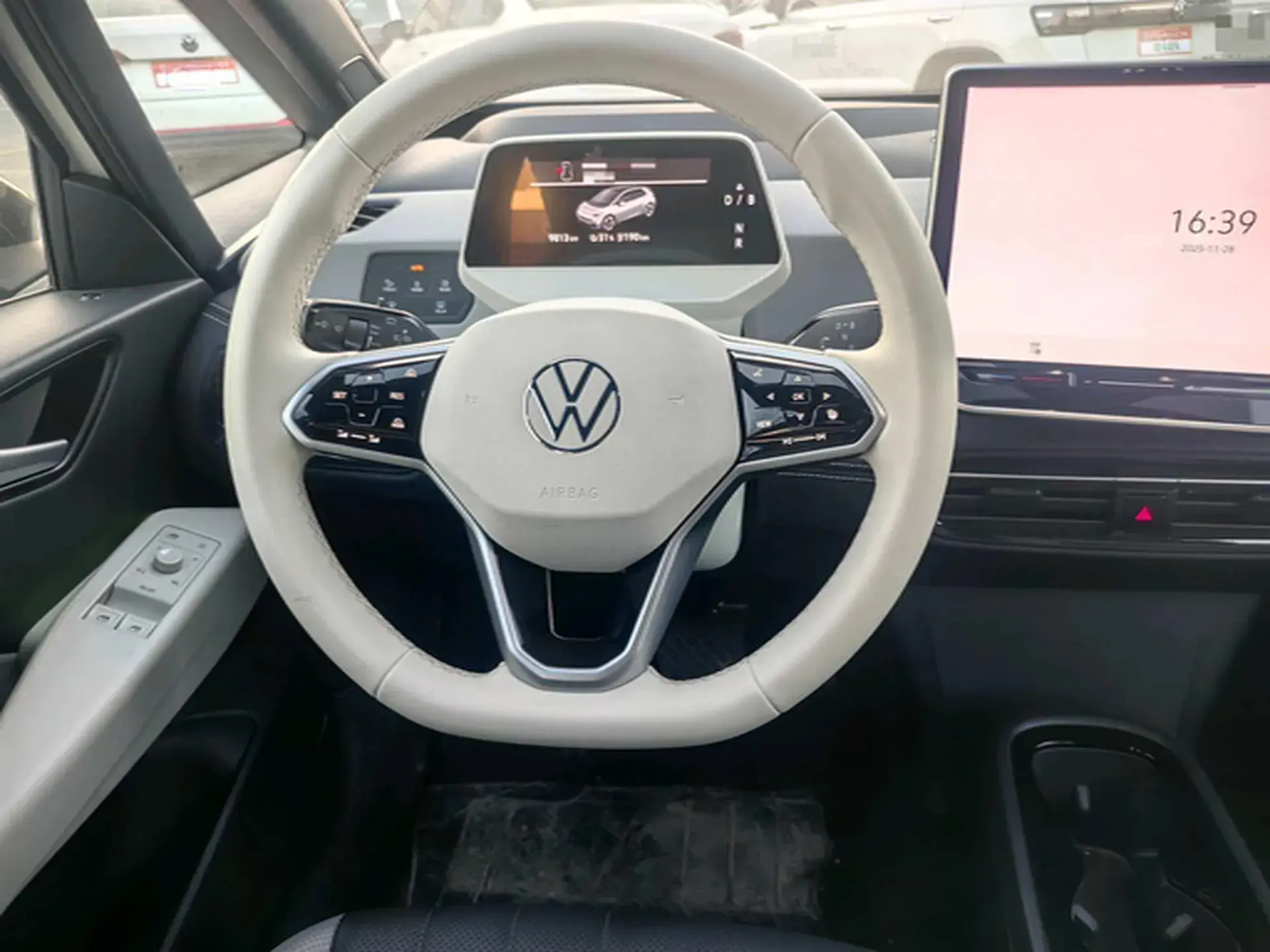 2025 VOLKSWAGEN ID.3 thumbnail 4