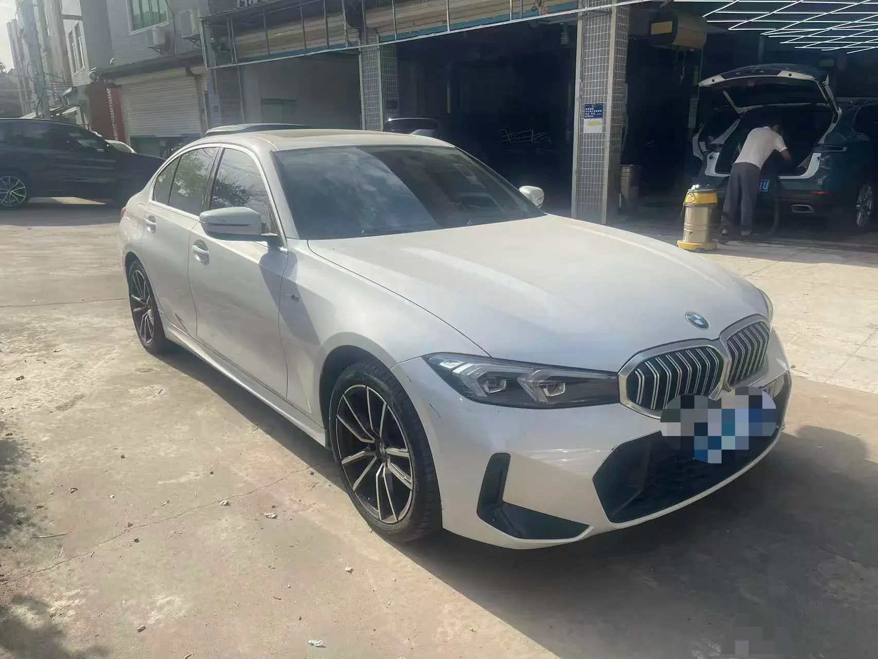 2024 BMW 3 thumbnail 2