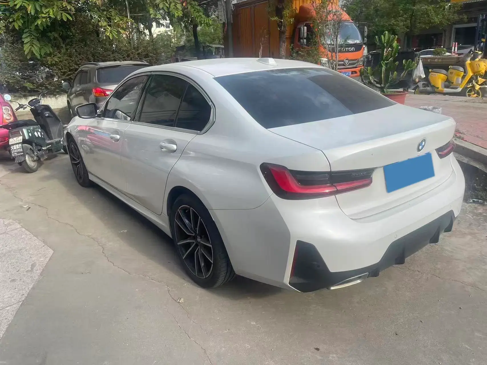 2024 BMW 3 thumbnail 4