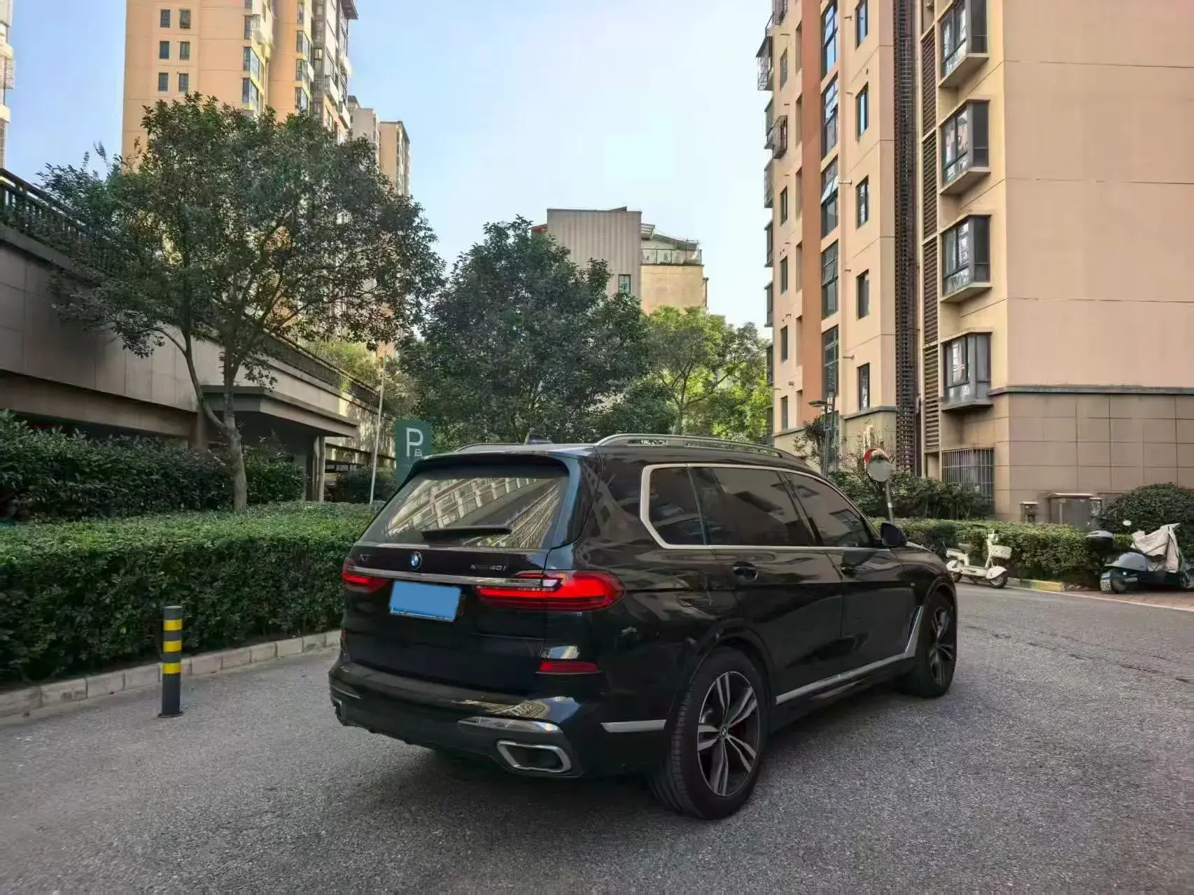 2022 BMW X7 thumbnail 4
