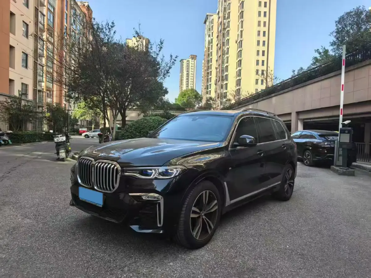 2022 BMW X7 3.0T 340HP L6 8AT