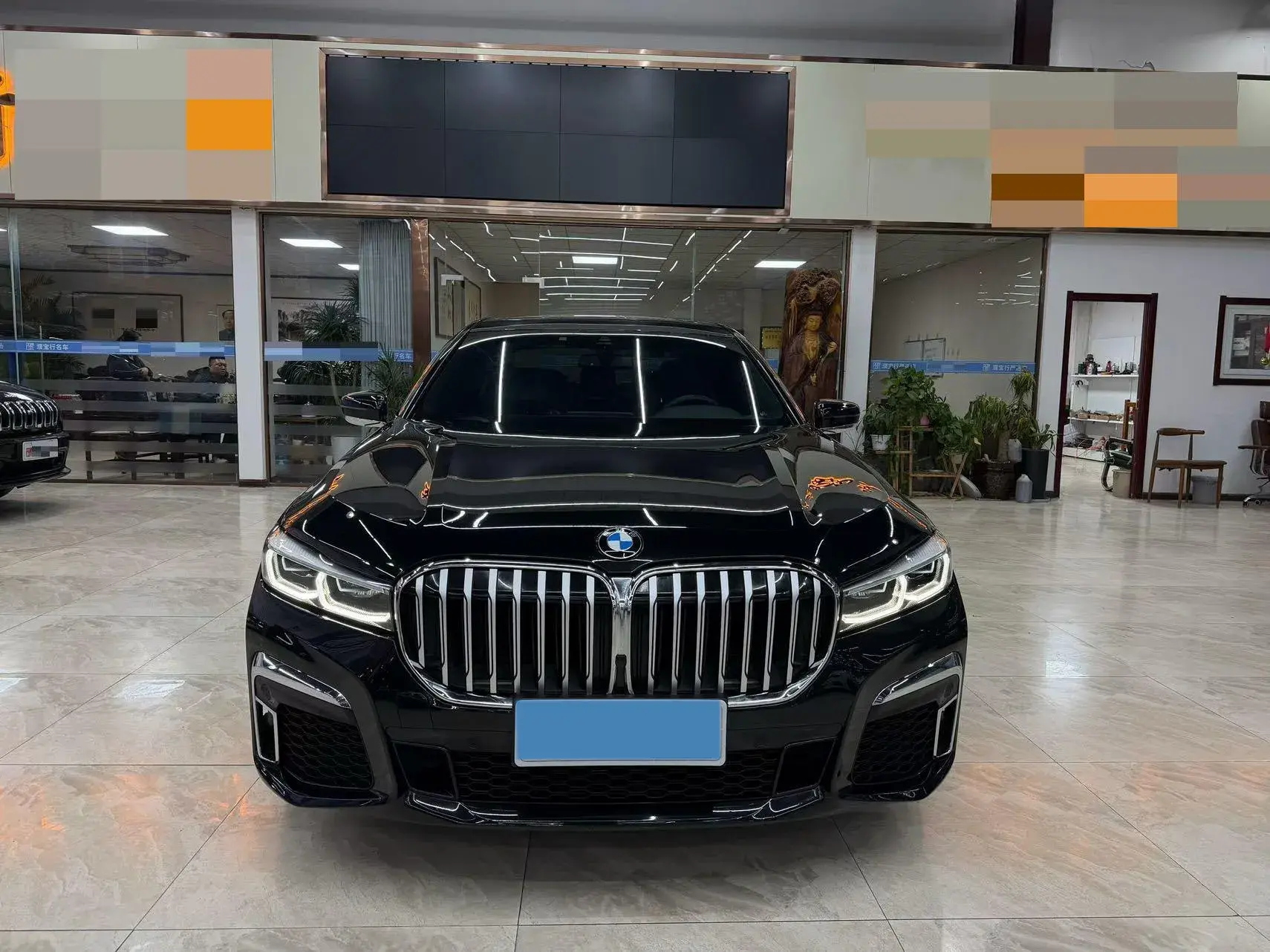 2021 BMW 7 thumbnail 2
