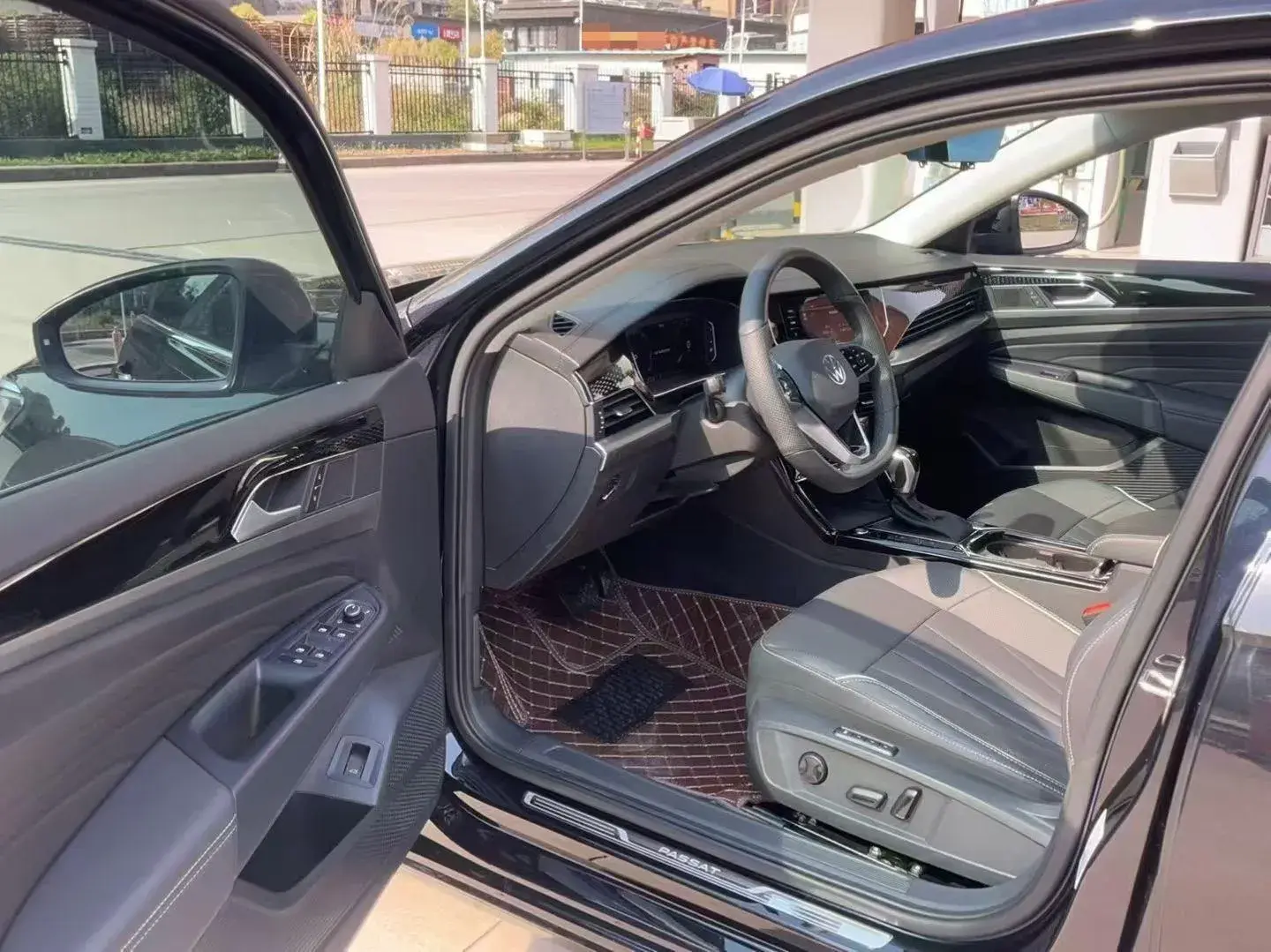 2024 VOLKSWAGEN PASSAT thumbnail 4