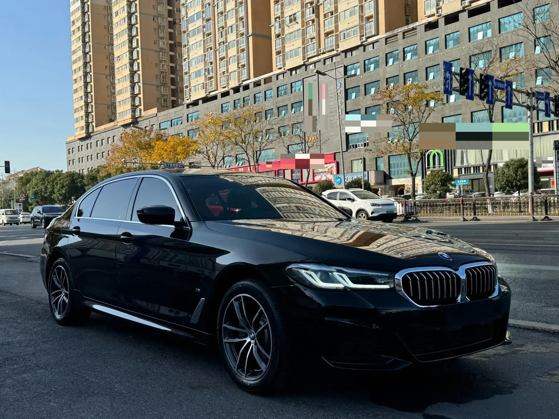 2022 BMW 5 thumbnail 3