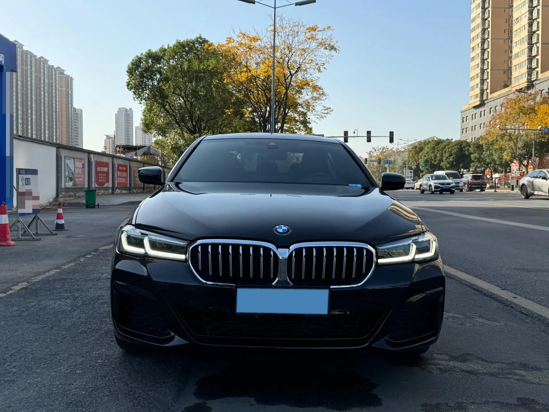 2022 BMW 5 thumbnail 2