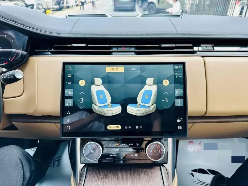 2024 LAND ROVER thumbnail 4