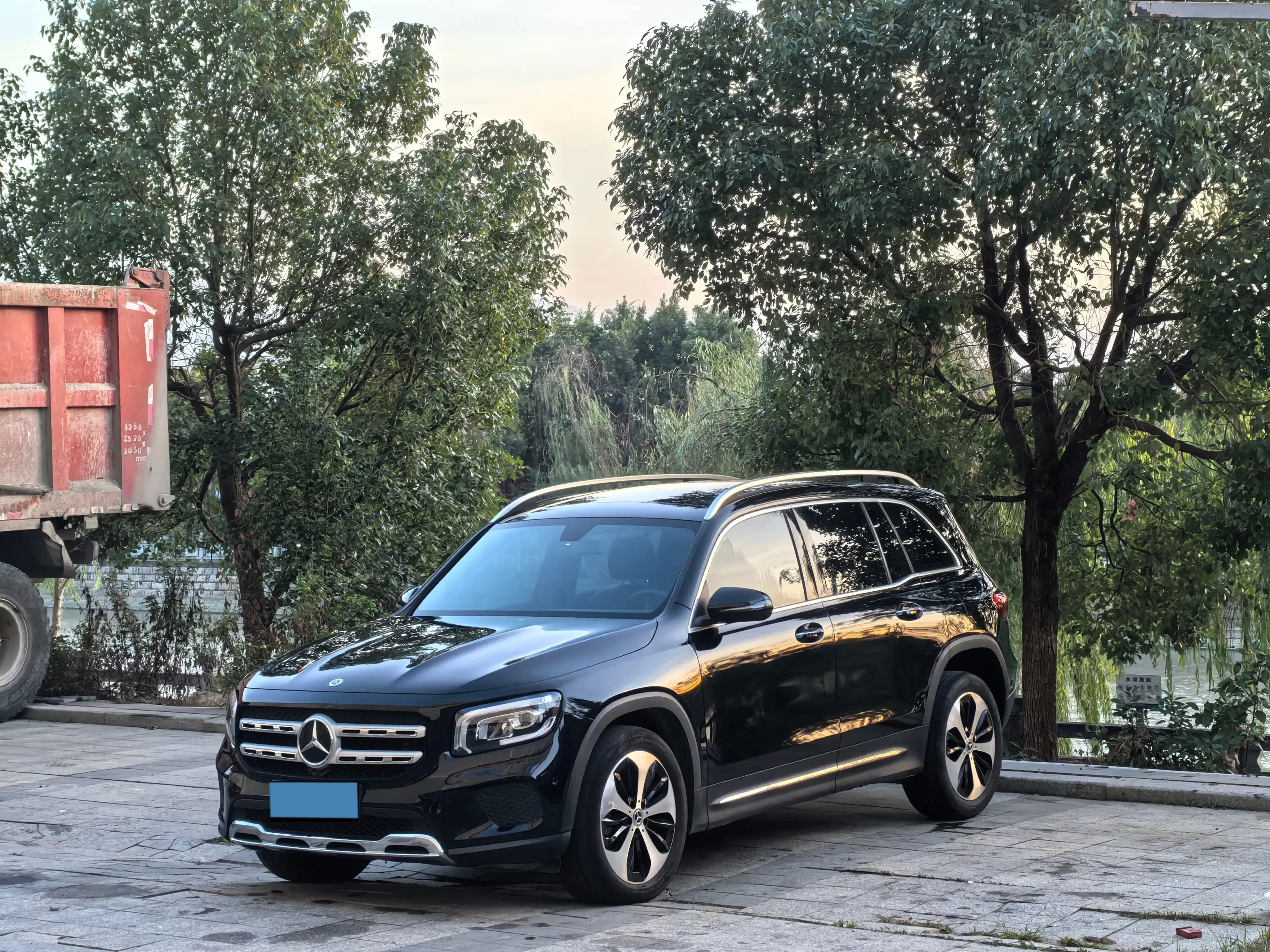 2021 MERCEDES-BENZ GLB view 1