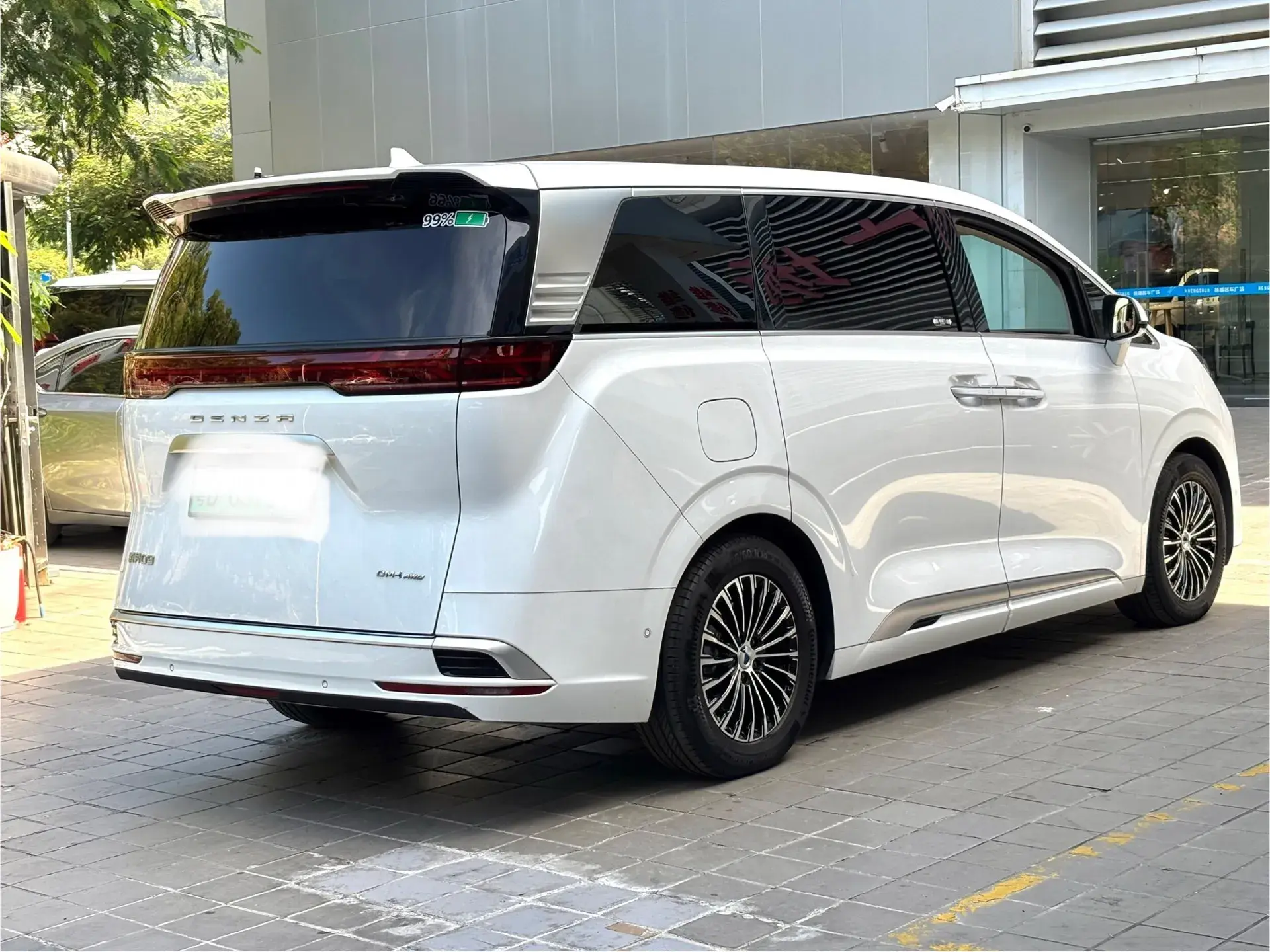 2022 DENZA D9 thumbnail 3