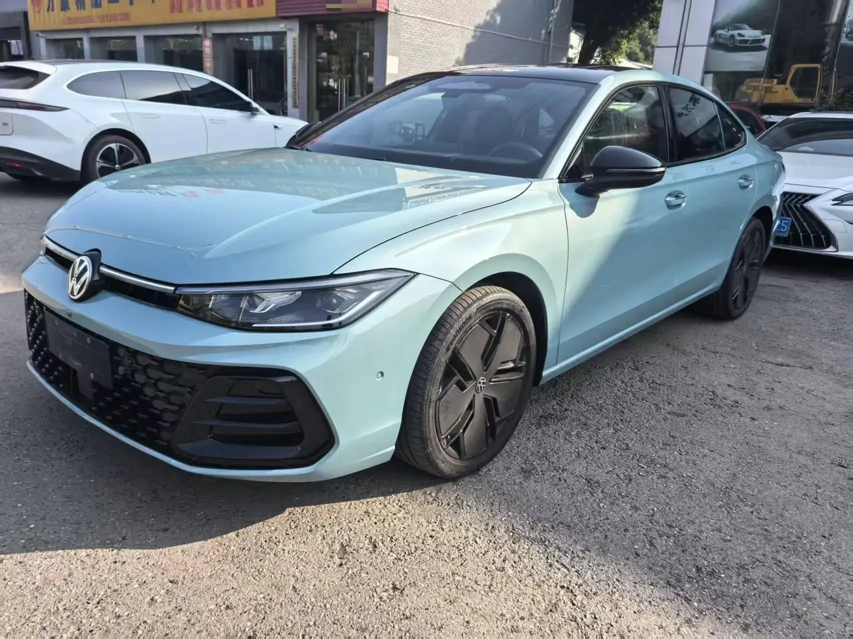 2025 VOLKSWAGEN PASSAT view 1