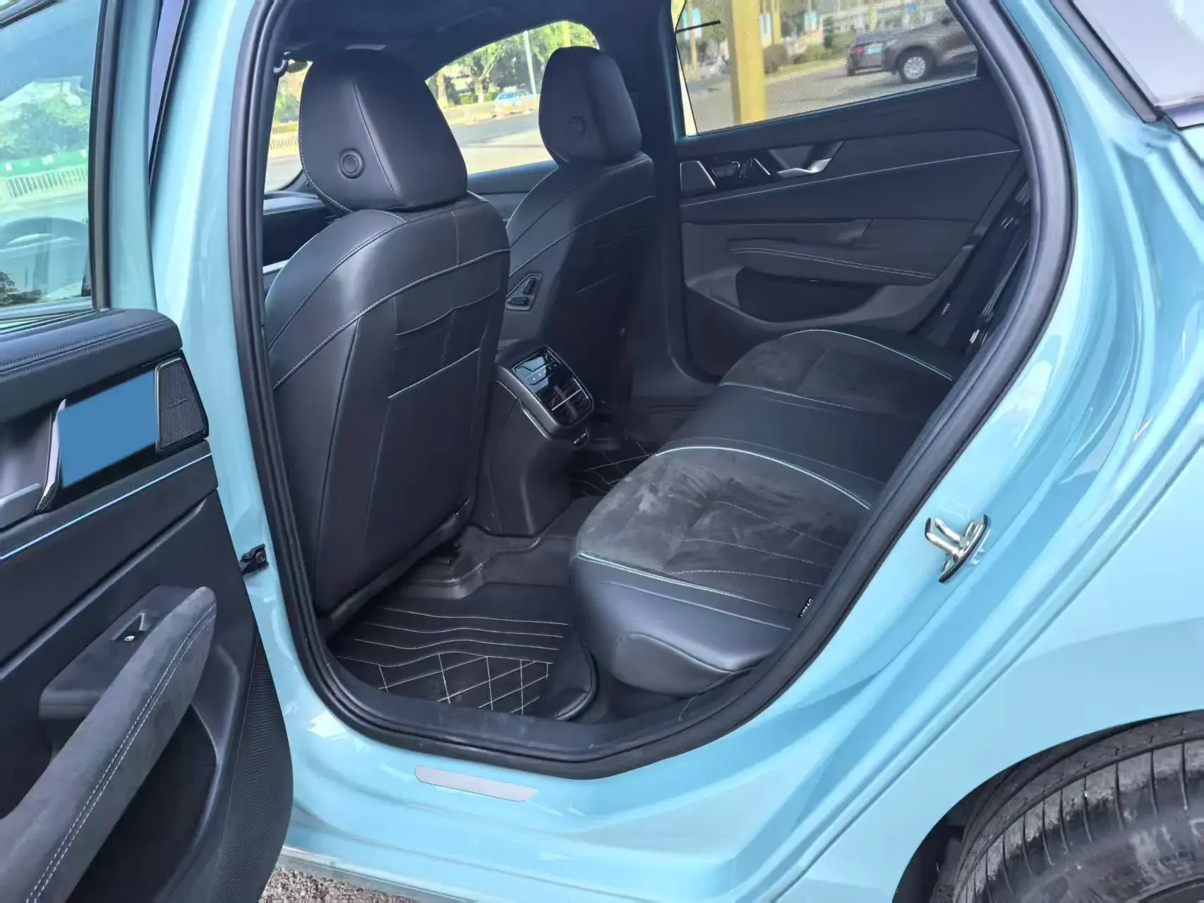 2025 VOLKSWAGEN PASSAT thumbnail 4