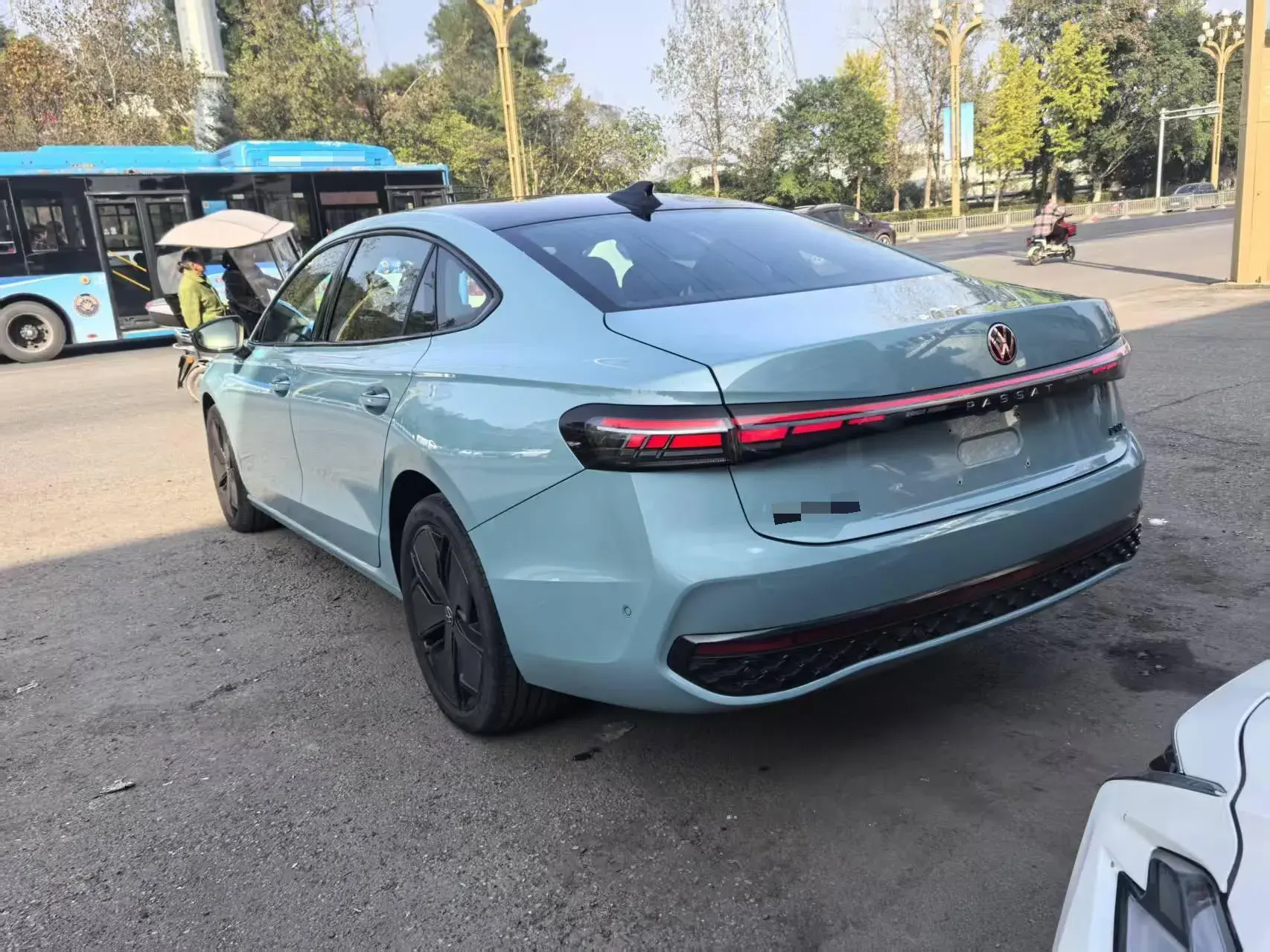 2025 VOLKSWAGEN PASSAT thumbnail 2