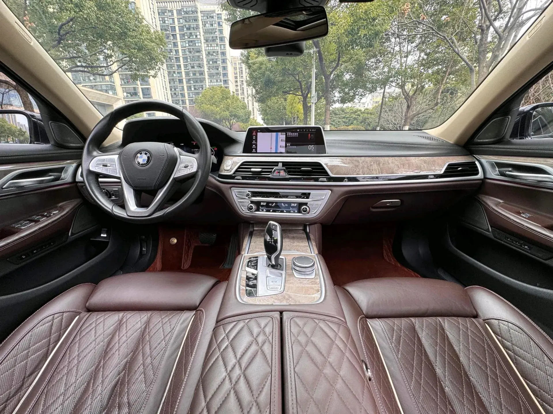 2019 BMW 7 thumbnail 2