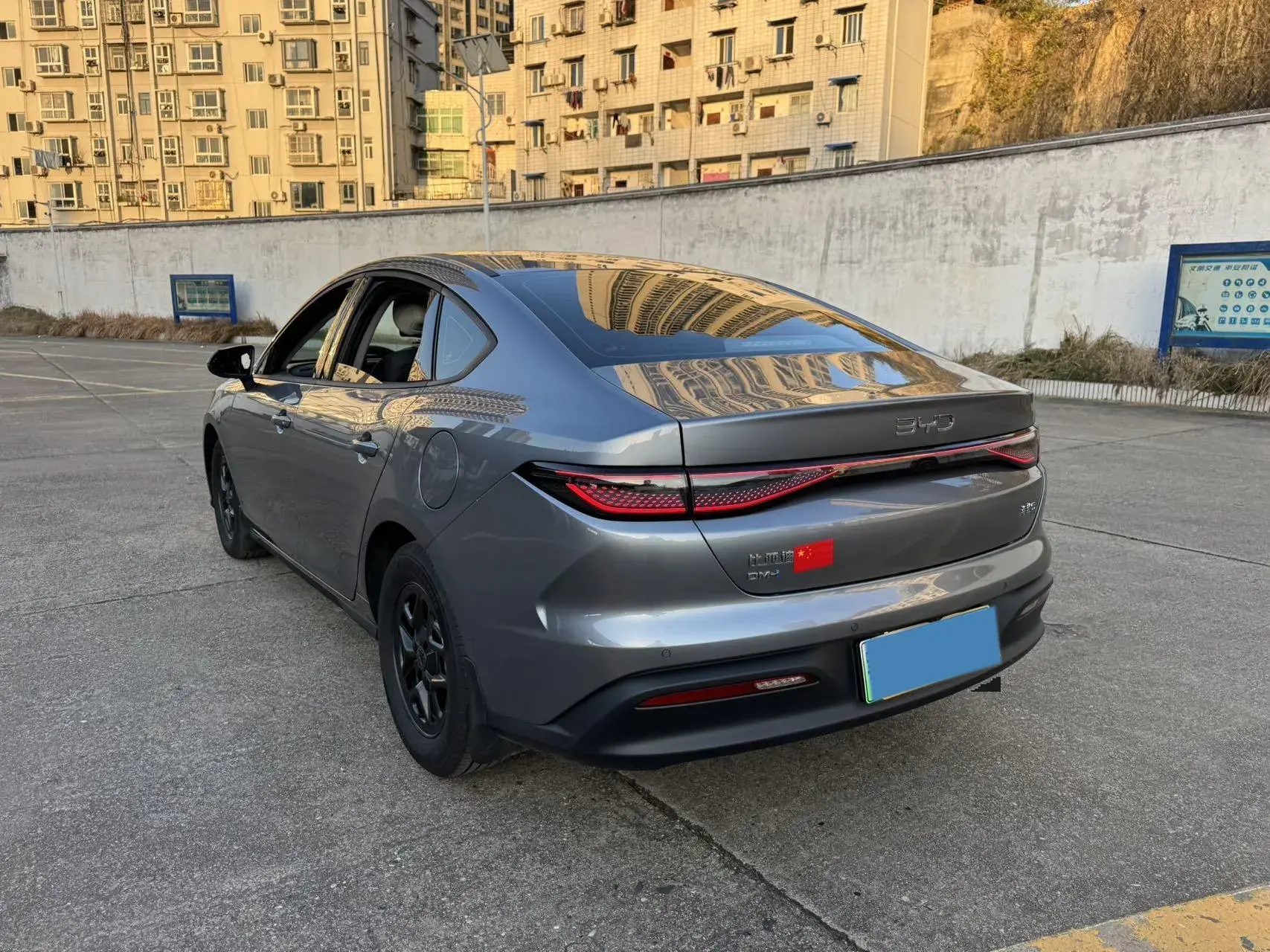 2025 BYD SEAL05 thumbnail 4