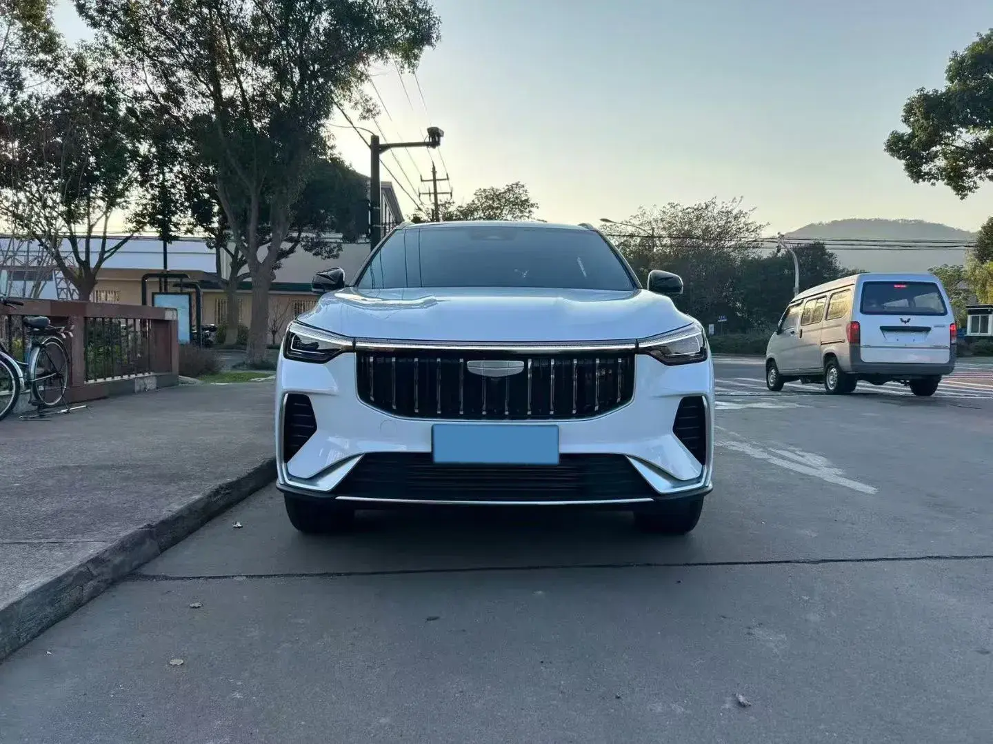 2023 GEELY AZKARRA thumbnail 2