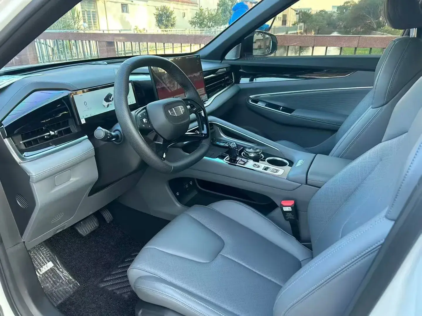 2023 GEELY AZKARRA thumbnail 4