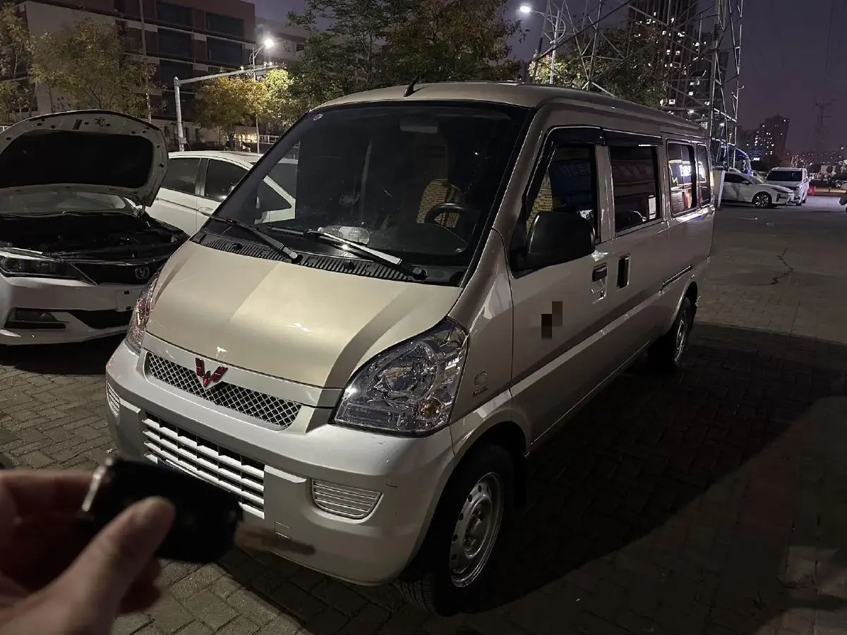 2021 WuLing RongGuang 1.5L 99HP L4 5MT