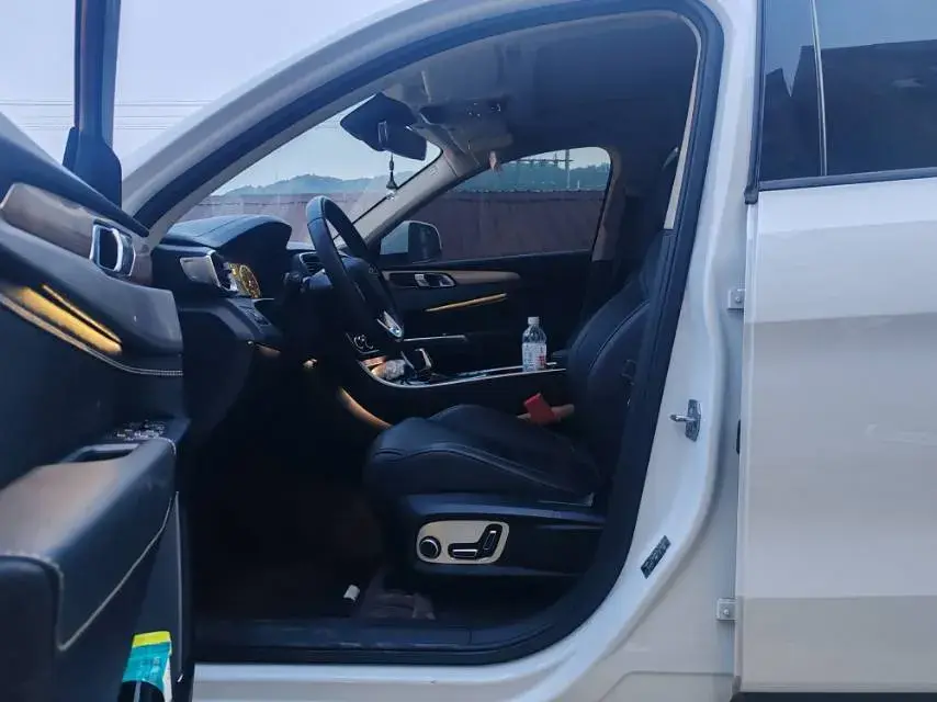 2019 LYNK&CO 01 thumbnail 4