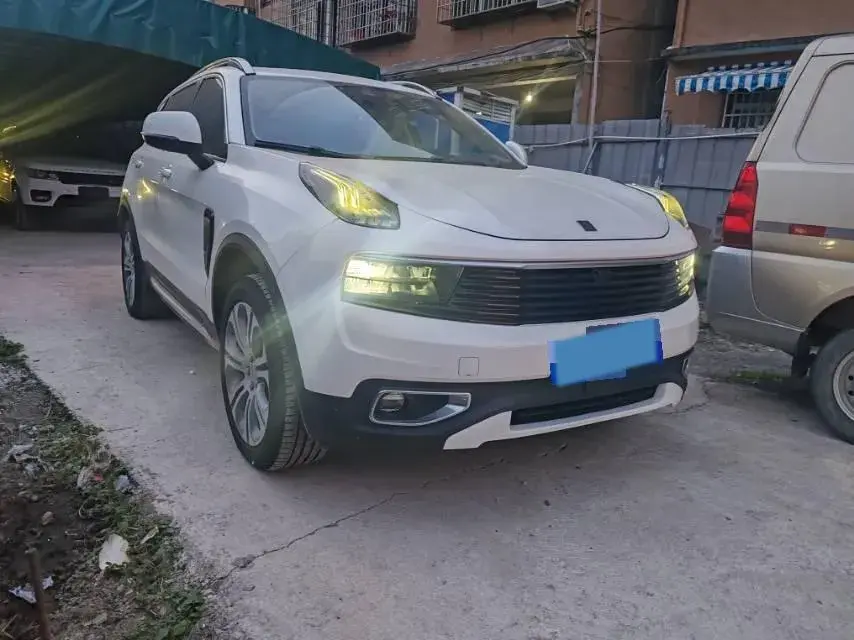 2019 LYNK&CO 01 thumbnail 3