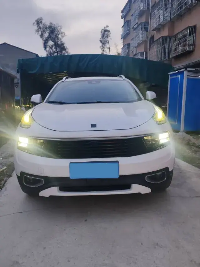 2019 LYNK&CO 01 thumbnail 2