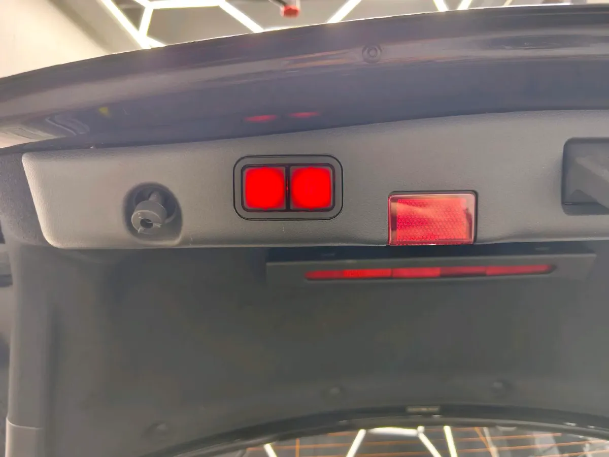 2022 Mercedes-Benz E Class 2.0T 211HP L4 9AT PHEV 25.4KWH,autocango,china used car exporter,china ev exporter,chinese used car exporter,chinese used ev exporter