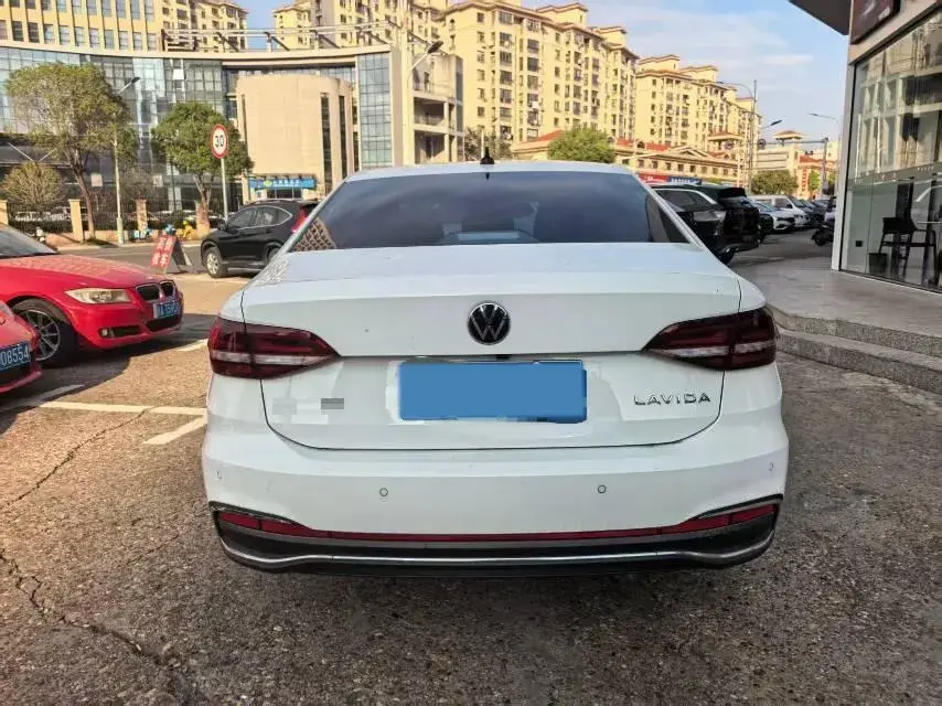 2023 VOLKSWAGEN LAVIDA thumbnail 2