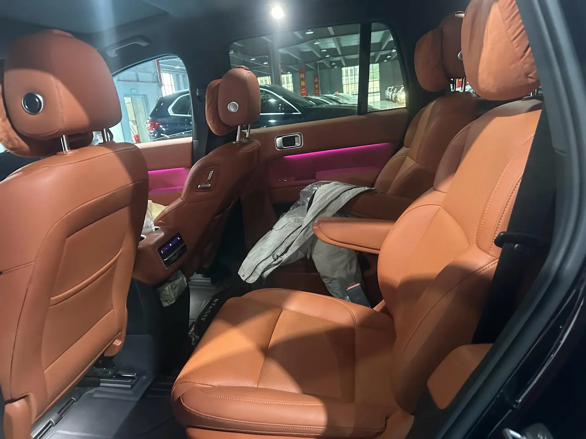 2023 LI L8 thumbnail 3