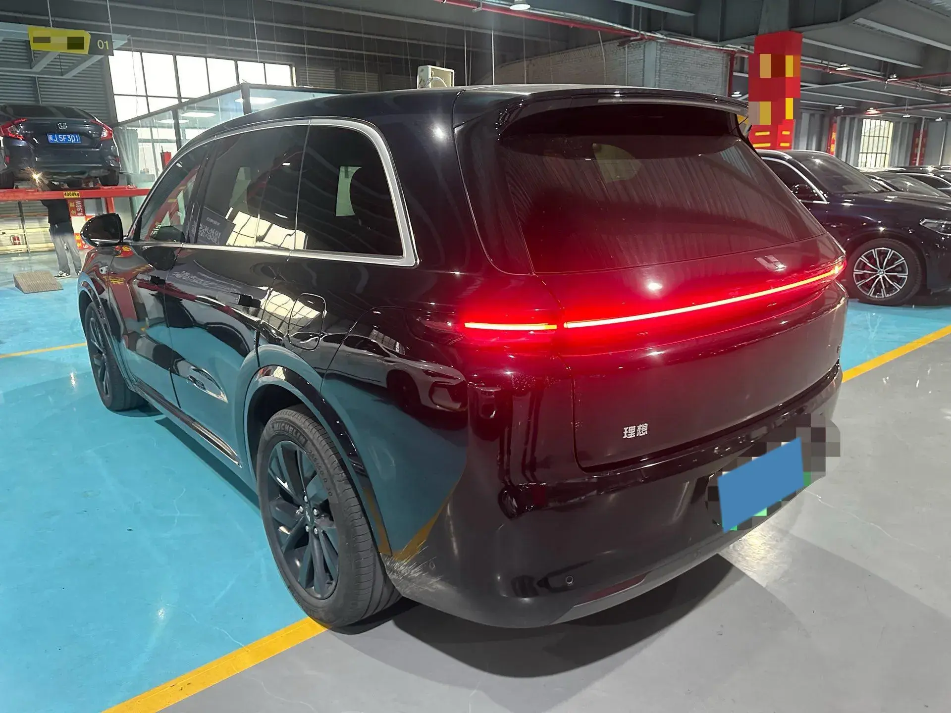 2023 LI L8 thumbnail 4