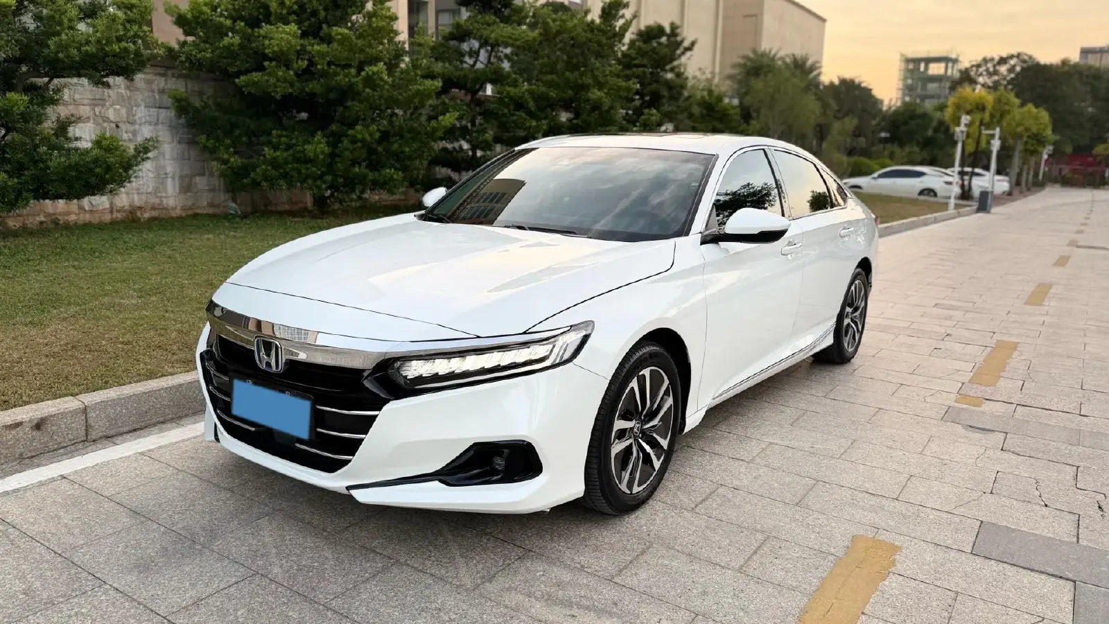2022 Honda Accord 2.0L 146HP L4 E-CVT Hybrid