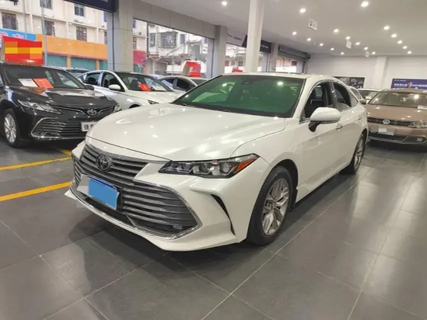 2019 TOYOTA AVALON view 1