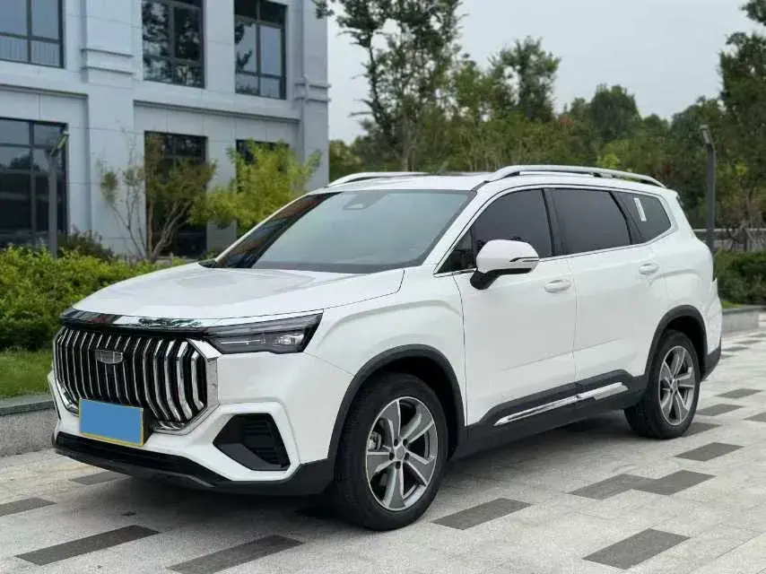 2024 GEELY OKAVANGO view 1