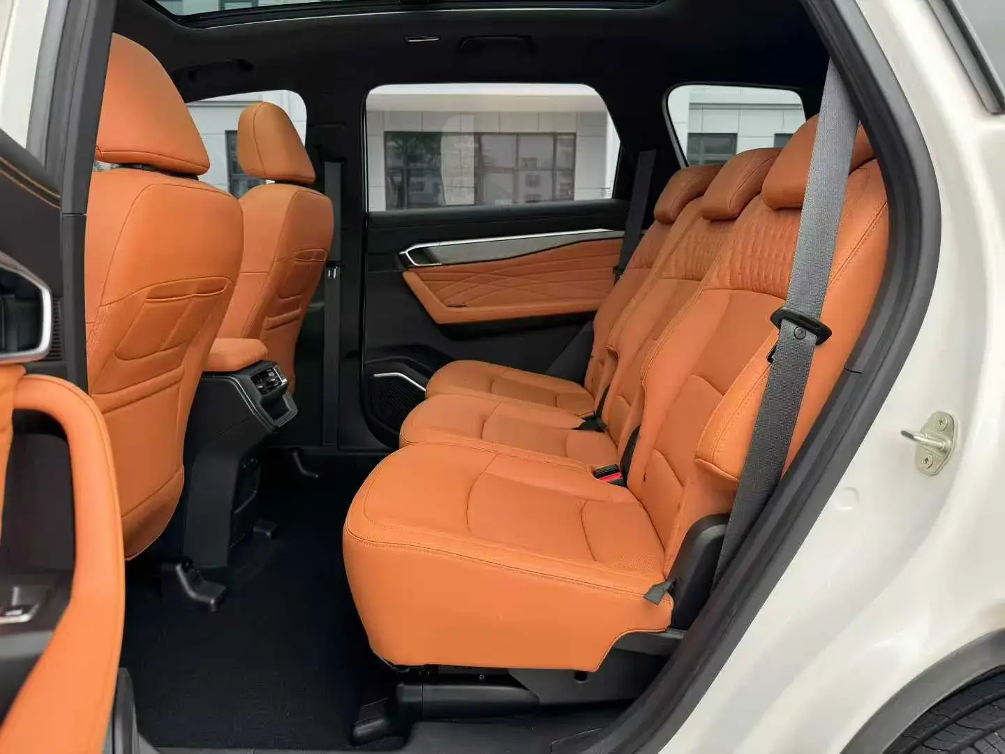 2024 GEELY OKAVANGO thumbnail 4