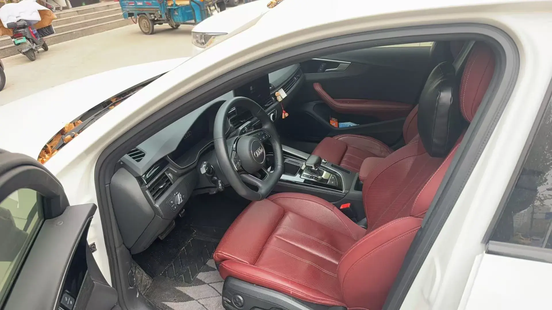 2023 AUDI A4L thumbnail 2