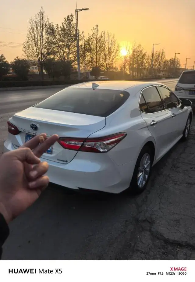 2021 TOYOTA CAMRY thumbnail 3