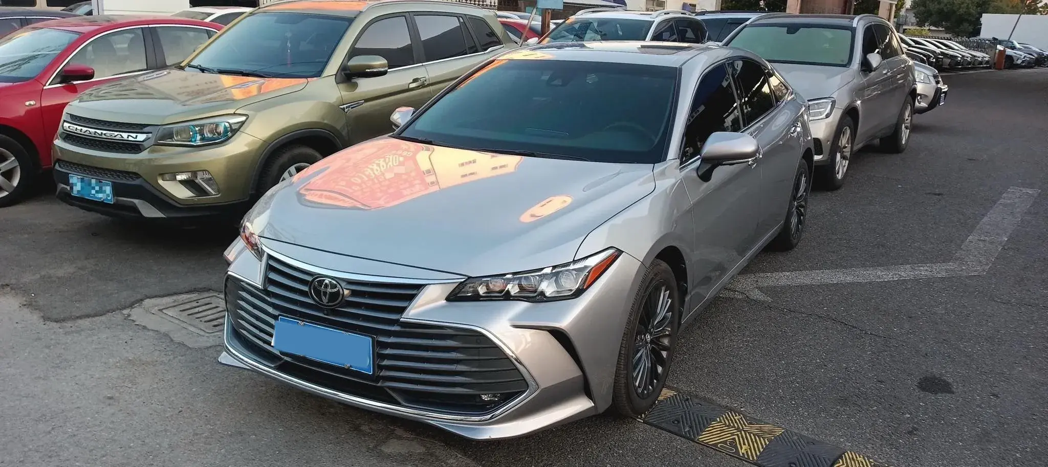 2019 TOYOTA AVALON view 1
