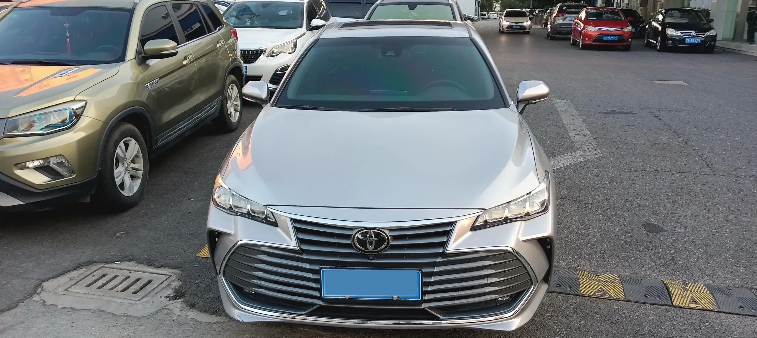 2019 TOYOTA AVALON thumbnail 2