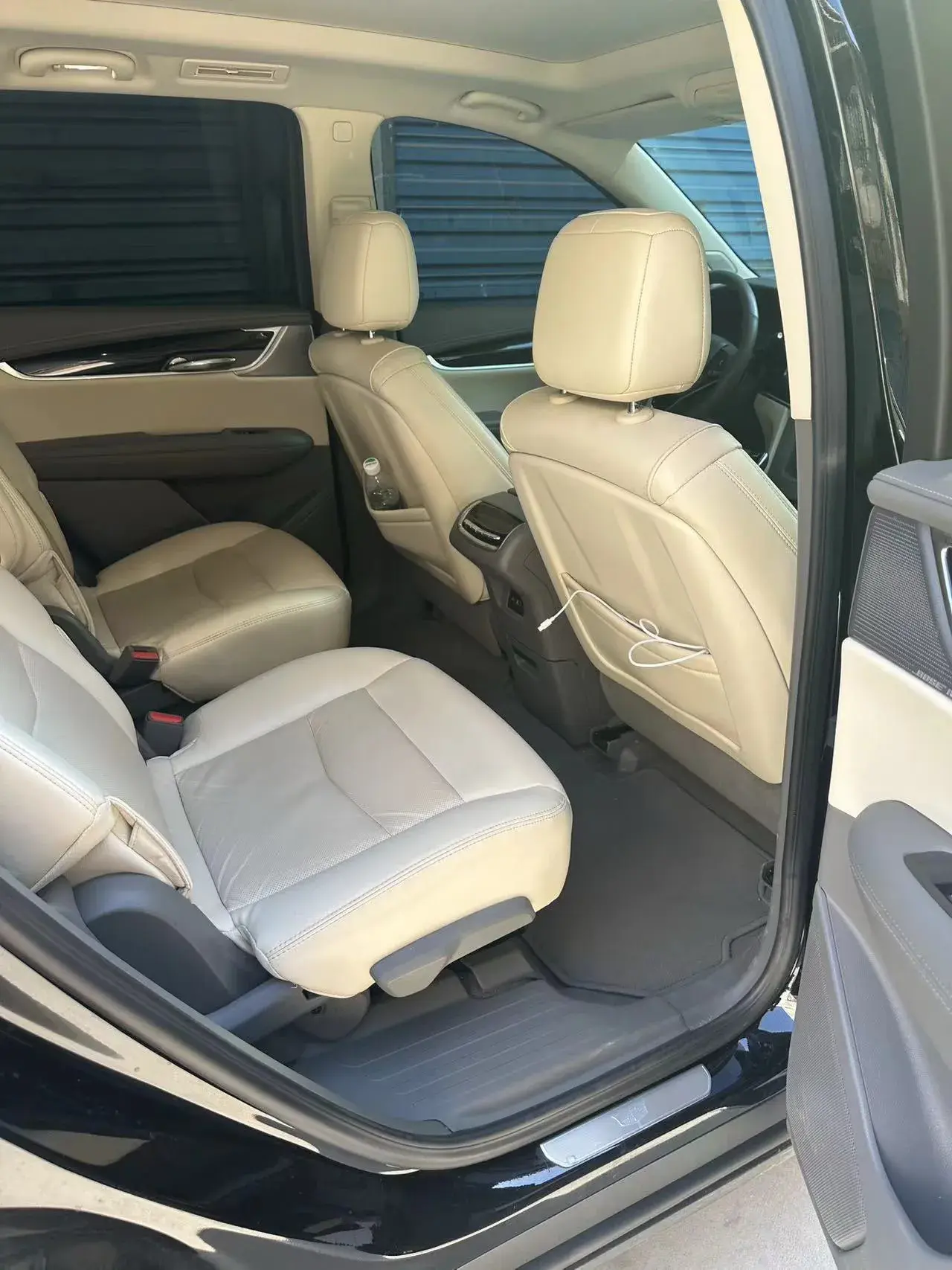 2022 CADILLAC XT6 thumbnail 3