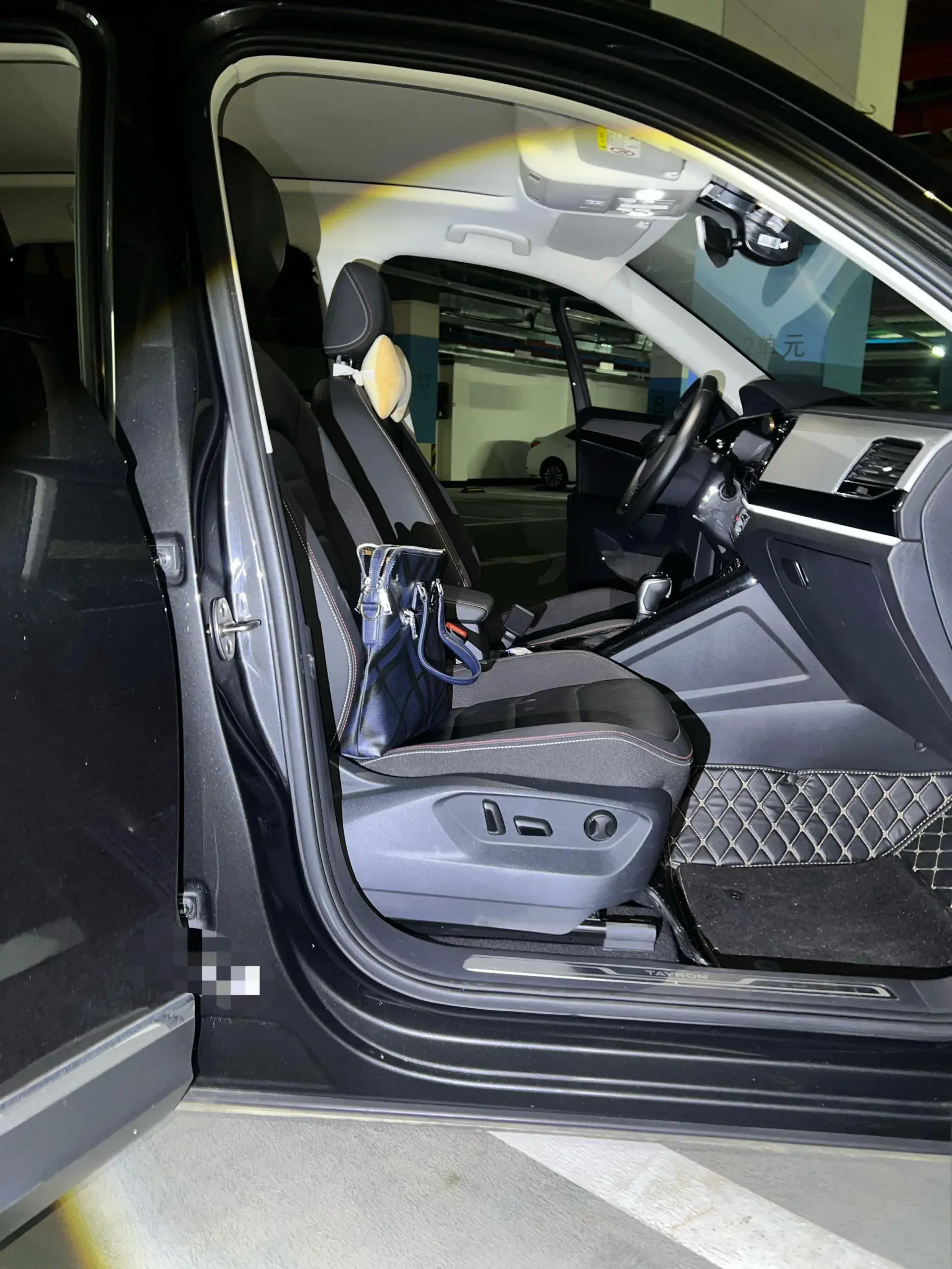 2022 VOLKSWAGEN TAYRON thumbnail 2