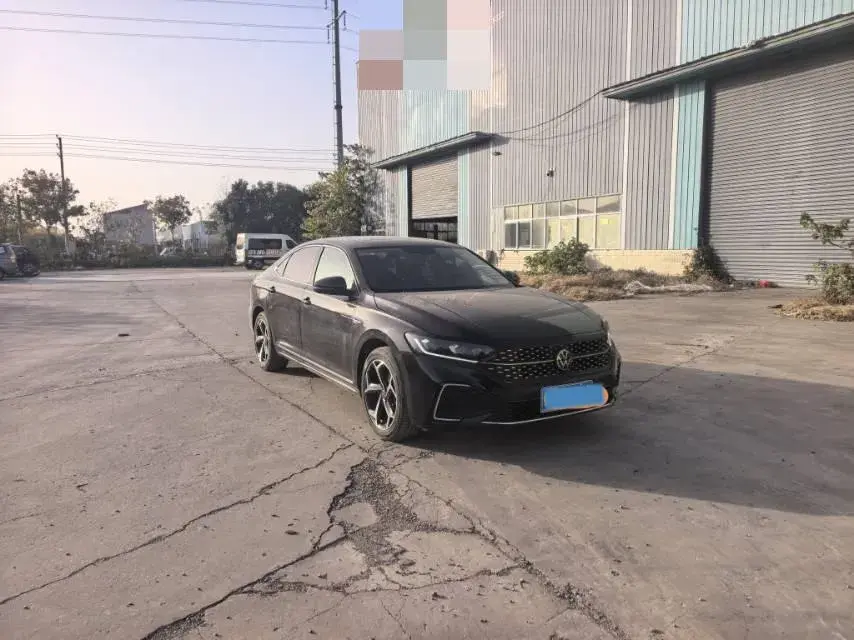 2025 VOLKSWAGEN PASSAT thumbnail 3