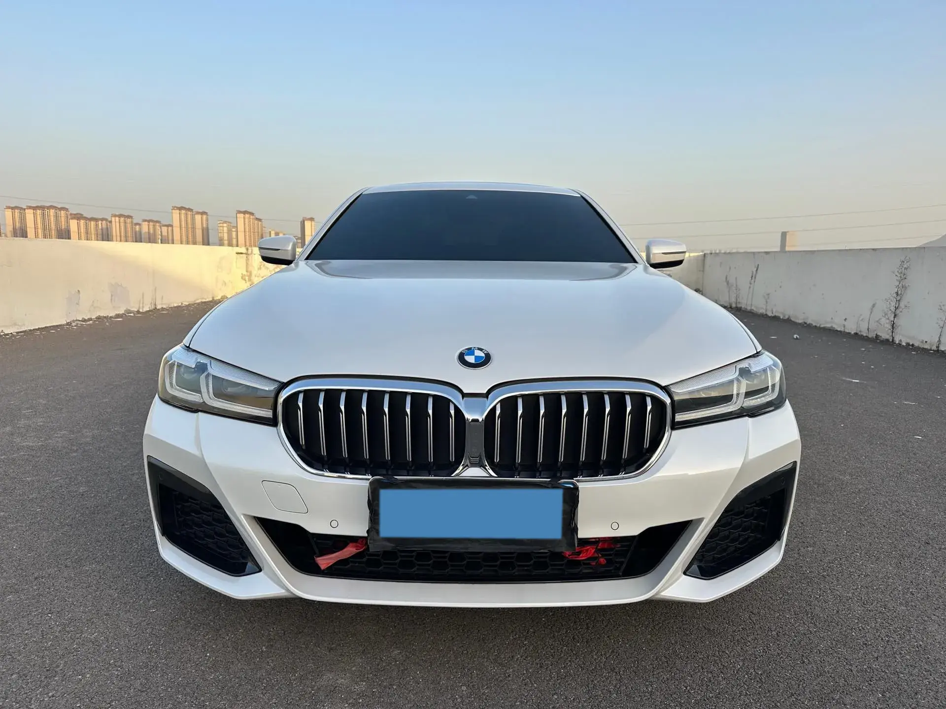 2023 BMW 5 thumbnail 3
