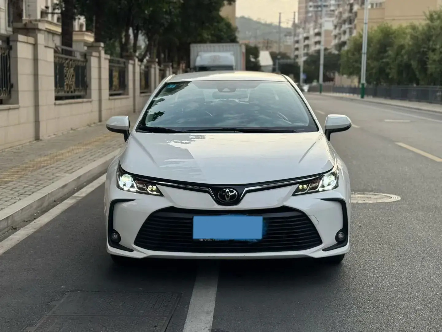 2019 TOYOTA COROLLA thumbnail 2