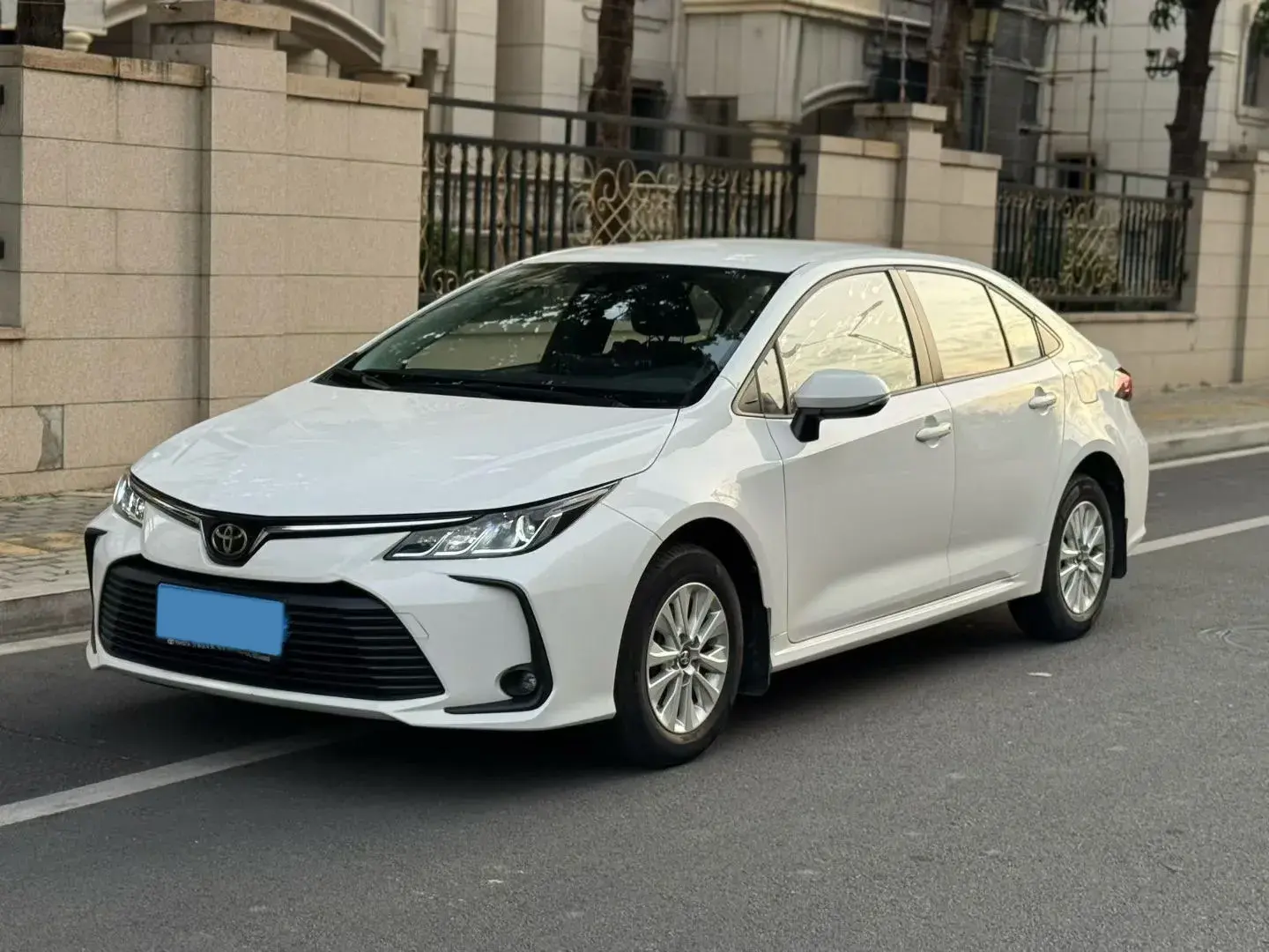 2019 TOYOTA COROLLA view 1