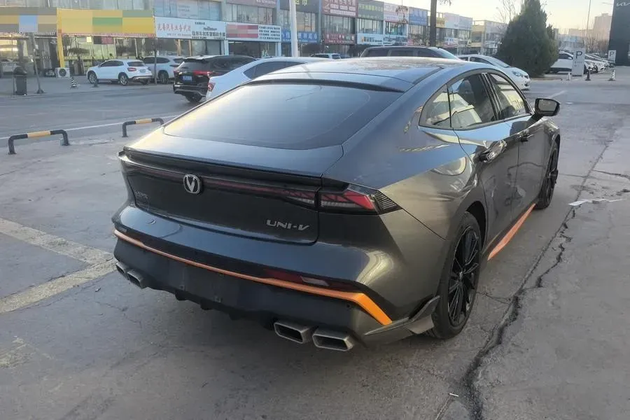 2024 ChangAn UNI-V 1.5T 188HP L4 7DCT,autocango,china used car exporter,china ev exporter,chinese used car exporter,chinese used ev exporter