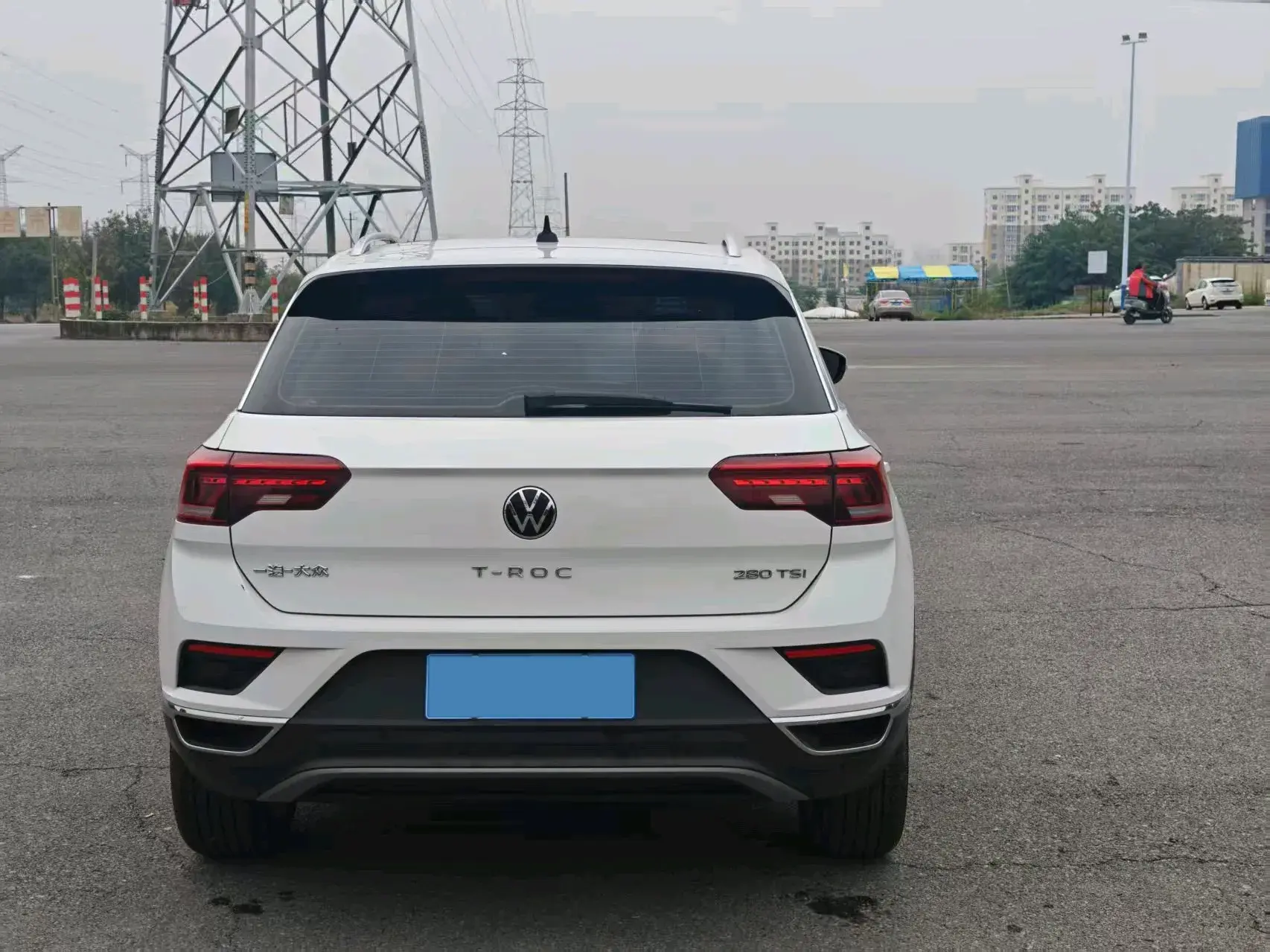 2021 VOLKSWAGEN T-ROC thumbnail 4